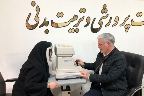 بینایی سنجی کارکنان اداره آموزش و پرورش ناحیه دو شهرری به مناسبت ایام الله دهه فجر 
