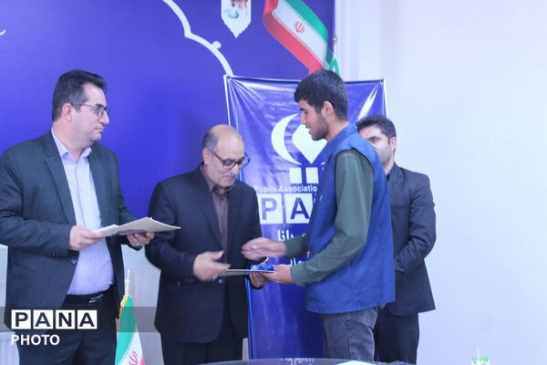 نشست صمیمی خبرنگاران پانا خراسان شمالی با مدیرکل آموزش و پرورش در روز خبرنگار

