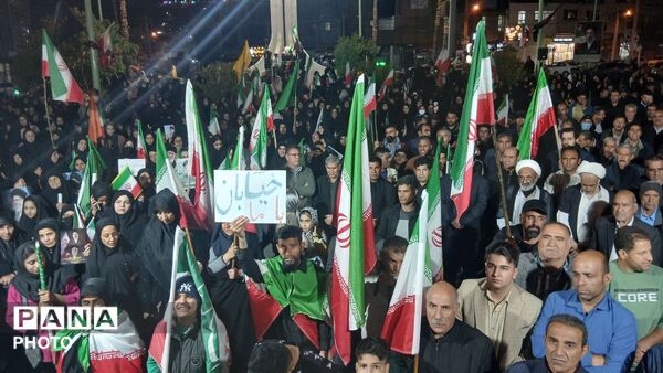 مردم پلدختر در حمایت از انقلاب هر شب  در خیابان هستند