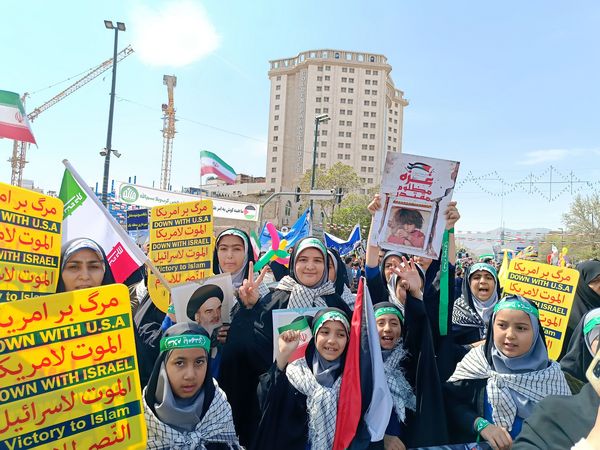 راهپیمایی باشکوه روز جهانی قدس در جوار بارگاه رضوی