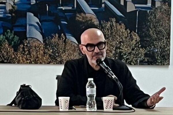 جنگ قابل گزارش نیست؛ هنر آن را افشا می‌کند
