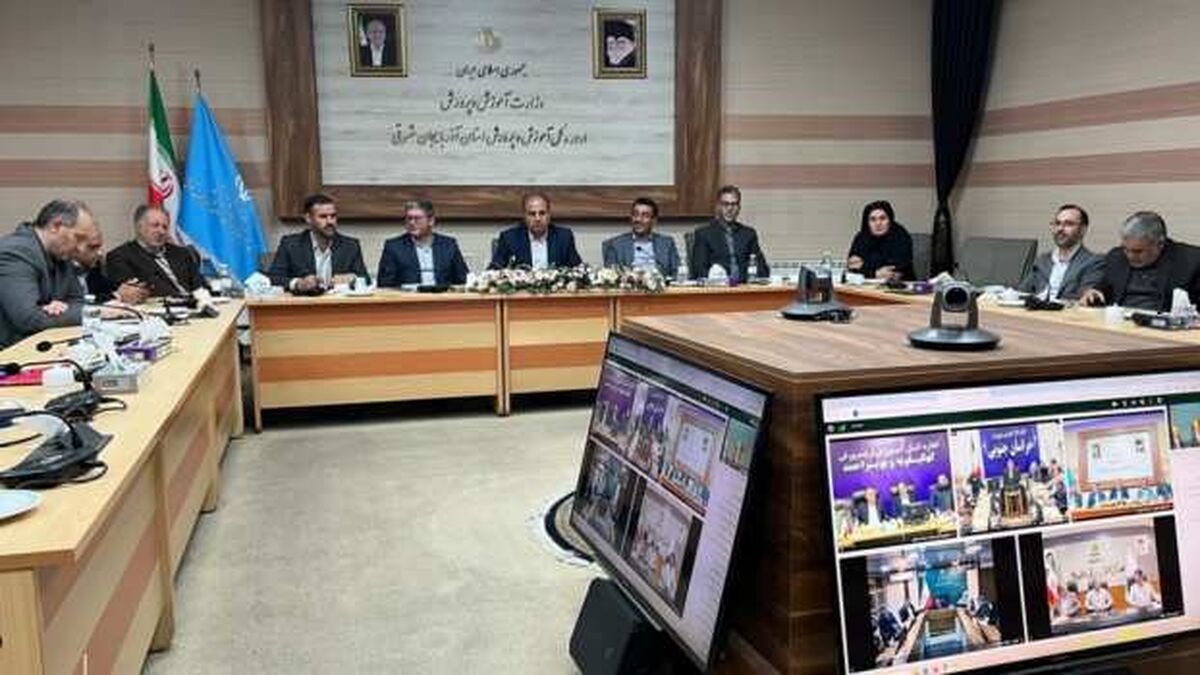 پیوستن مدیرکل و اعضای شورای معاونین آموزش و پرورش آذربایجان شرقی به پویش ملی «به سازِ مدرسه، بساز مدرسه»