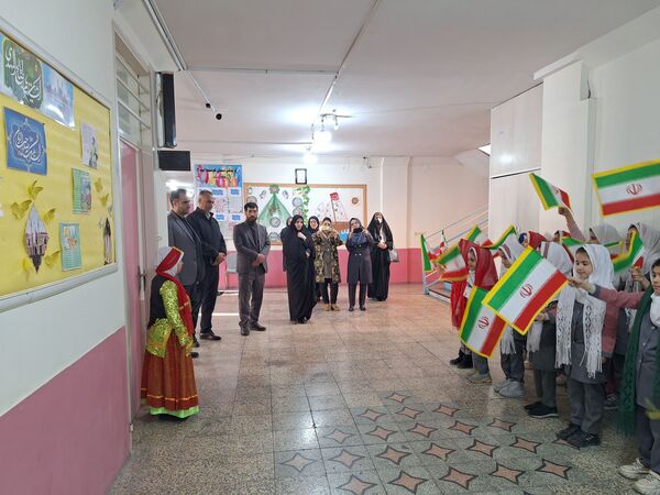 نمایشگاه دست‌سازه‌ها و فعالیت‌های پژوهشی در دبستان آسیه شهرستان ملارد