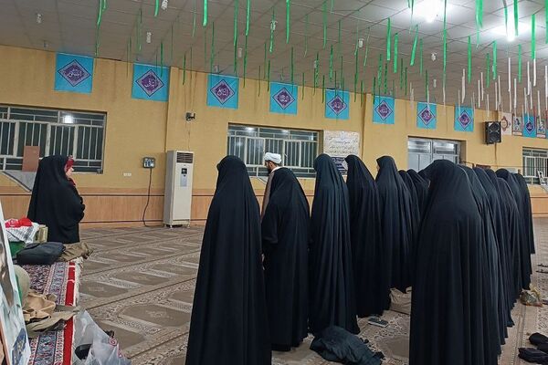 برپایی اولین نماز جماعت در اردوی راهیان نور دانش‌آموزان دختر شهرری