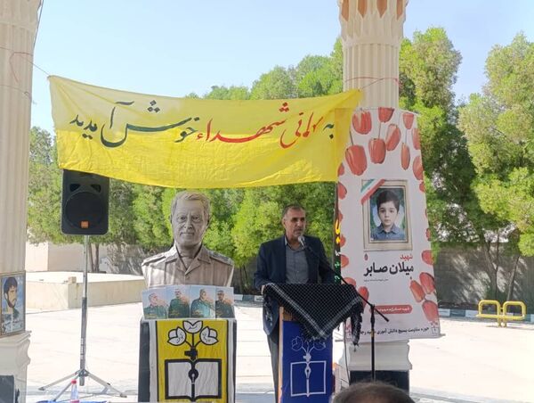 عطر‌افشانی و غبارروبی مزار شهدای بستک
