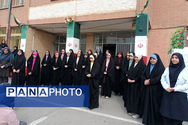 طنین شادی دانش آموزان در برپایی جشن به مناسبت سالروز ولادت امام زمان (عج)