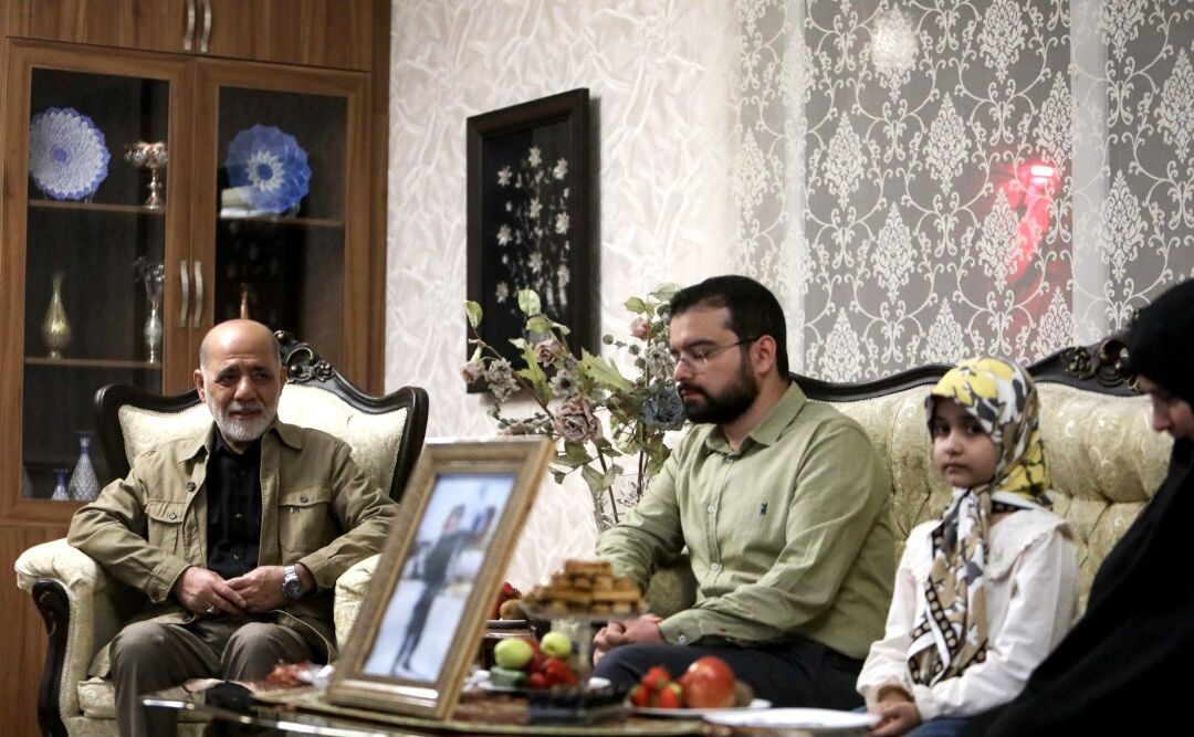 دیدار فرمانده قرارگاه‌ خاتم‌الانبیا با خانواده شهیدان نصیرزاده و دره‌باغی