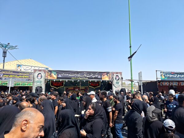 پیاده‌روی جاماندگان اربعین در گلستان شهدای اصفهان