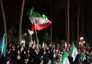 رجز‌‌ خوانی نماینده دختران خبرنگار شهرستان خلیل آباد در تجمعات شبانه