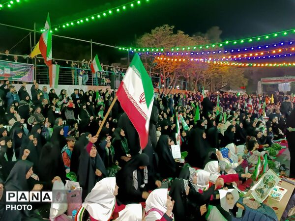 چهلم رهبر شهیدمان و کودکان میناب در میدان بازار دوم نازى آباد