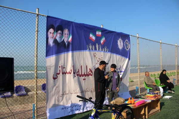 پیاده‌روی خانوادگی در روستای هلیله شهرستان بوشهر 