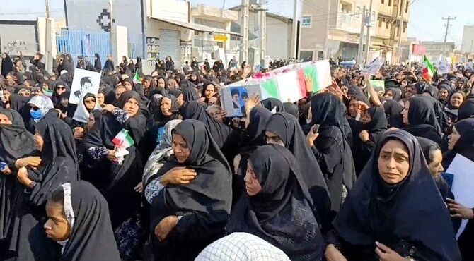 سیل حضور مردم رودان در تشییع پیکر پاک شهدای دانش‌آموز و اقتدار