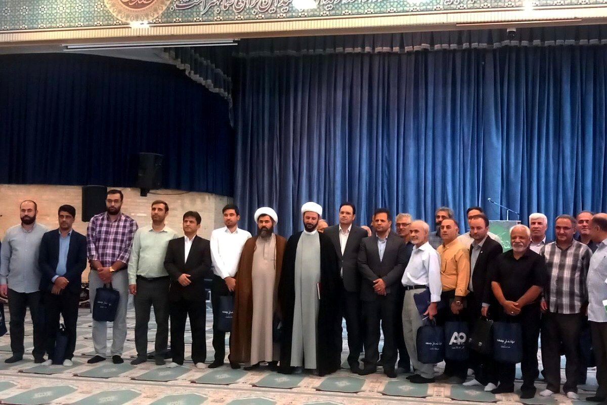 حضور پرشور فرهنگیان و دانش آموزان در نماز جمعه صفادشت ملارد 