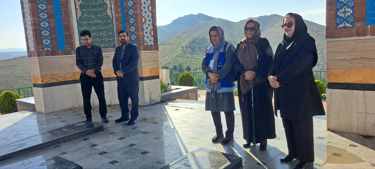 غبارروبی مزار شهدای گمنام در جبل النور شیرکوه شیروان