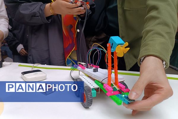 مسابقات رباتیک دانش‌آموزی به مناسبت هفته کانون ها 