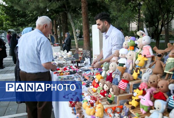 عصر بازار هنرمندان مشهدی در روزهای پنجشنبه