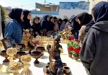 بازارچه سال نو در دبیرستان دخترانه شاهد فیض ناحیه ۳شیراز 