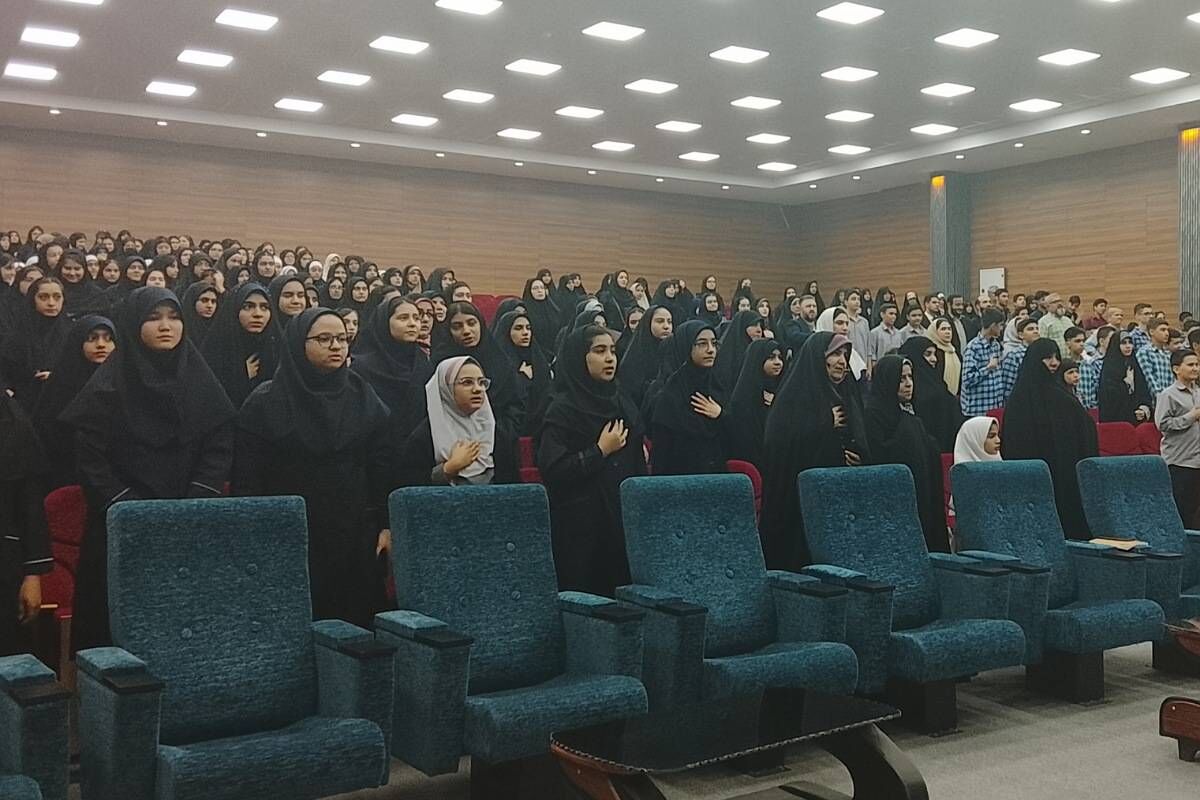 شگوه بی نظیر دانش‌آموزان و فرهنگیان ناحیه یک شهرری در مسابقات استانی قرآنی و فرهنگی و هنری 