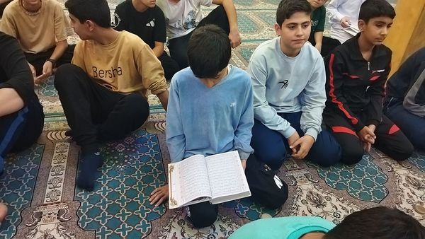 دم دمای اذان و قرائت آیاتی چند از قرآن 