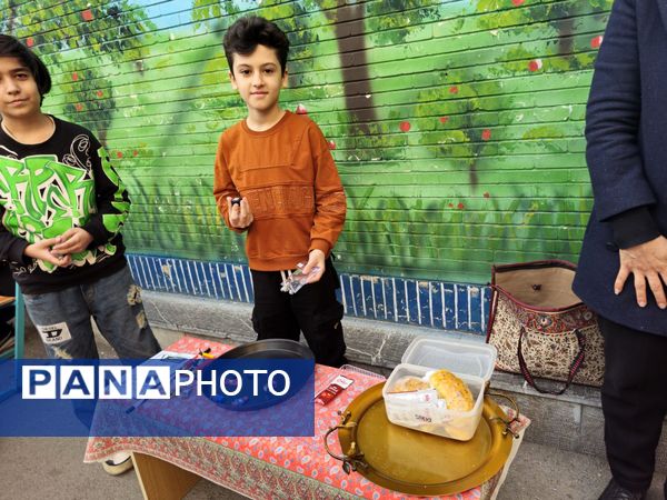  بازارچه دانش آموزی به مناسبت سالگرد پیروزی انقلاب اسلامی در دبستان پسرانه پاسدارن ناحیه ۳