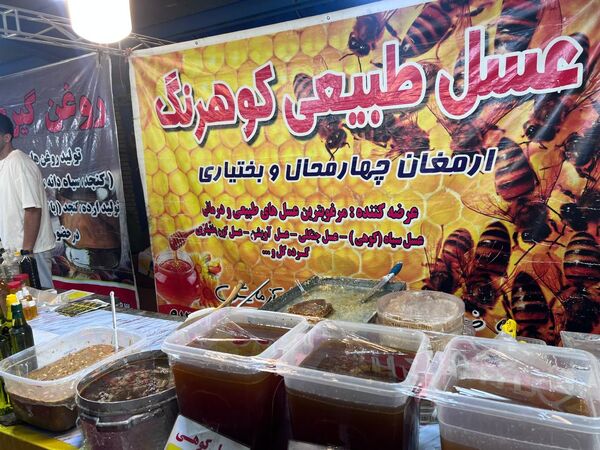 سوغاتی‌سرای شهرکرد در نمایشگاه بین المللی برپا شد
