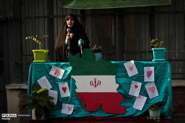 بازدید معاون امور زنان و خانواده رئیس جمهور از مدرسه پسرانه شهدای محمدیه به‌مناسبت هفته معلم