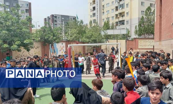 برگزاری فینال مسابقات فوتبال در مدرسه رودکی منطقه پردیس