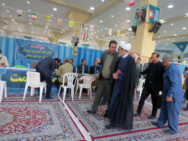 برپایی میز خدمت آموزش و پرورش خراسان شمالی