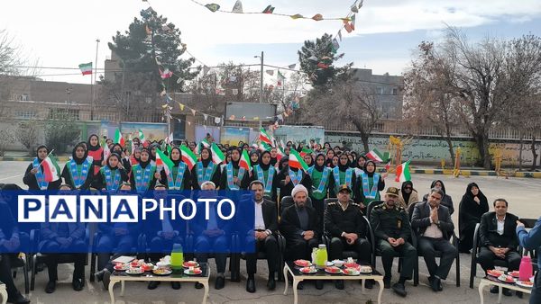 طنین گلبانگ انقلاب در دبیرستان شبانه روزی همای رحمت شهرستان سرخس