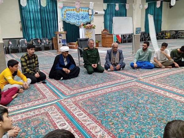  تجلی بندگی و تربیت در فضای اعتکاف دانش‌آموزی خداآفرین