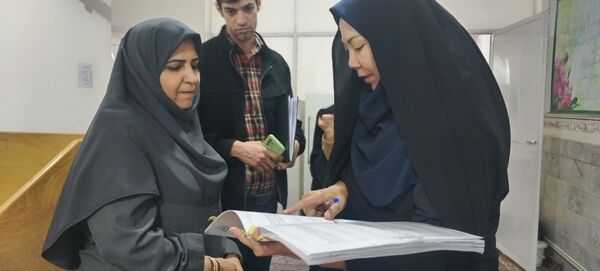 بازدید استانی کارشناس بهداشت از دبیرستان شهید محمدی پور
