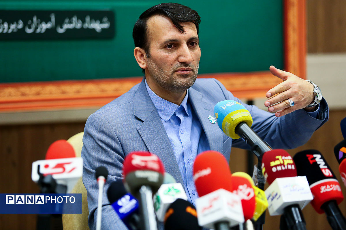 پرداخت یکجای پاداش پایان خدمت معلمان بازنشسته/ آزادی تمام دانش‌آموزان دستگیرشده در حوادث اخیر/ آسیب ۲۵۰ مدرسه و اداره در حوادث اخیر