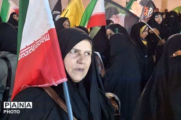 مردم فیروزکوه در میدان معلم؛ ایستادگی‌ای پررنگ‌تر از همیشه