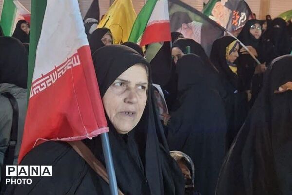مردم فیروزکوه در میدان معلم؛ ایستادگی‌ای پررنگ‌تر از همیشه