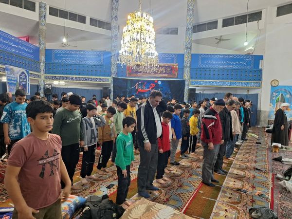 اعتکاف دانش‌آموزی در مسجد جامع قائمشهر