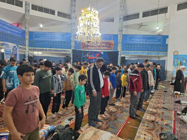 اعتکاف دانش‌آموزی در مسجد جامع قائمشهر