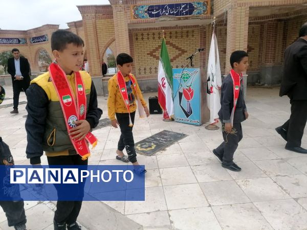 آیین عطر افشانی مزار شهدا در شهرستان فاروج