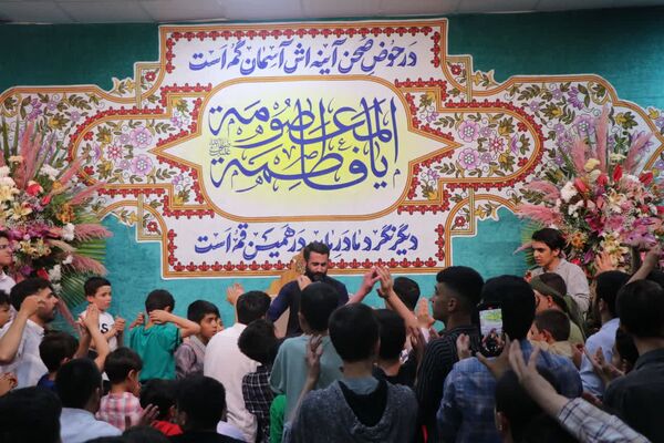 مولودی خوانی سالروز میلاد حضرت معصومه(س) با حضور جوانان و نوجوانان در قم
