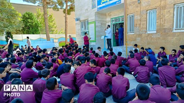معرفی طرح مهارت‌آموزی به دانش‌آموزان دبیرستان میثاق کاشمر