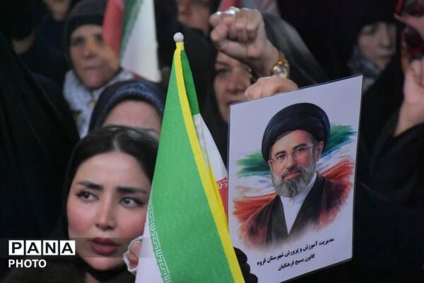 حضور پرشور مردم قروه با سخنرانی نایب رئیس مجلس شورای اسلامی
