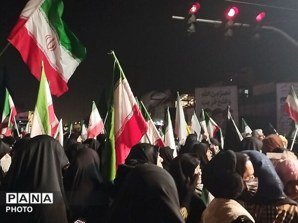 حضور مردمان محله های مختلف در چهارراه برق مشهد