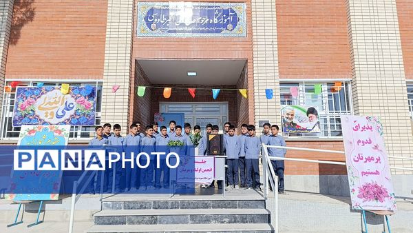 جلسه انجمن اولیا و مربیان آموزشگاه نمونه دولتی مرحوم طاووسی