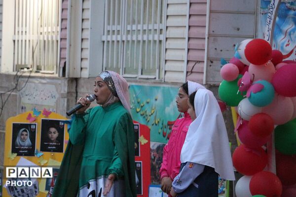 جشن شکوفه‌ها در مدرسه ۱۷ شهریور بجنورد با یاد دختران شهید میناب
