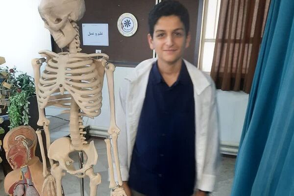 نمایشگاه آزمایشگاهی در دبیرستان استعدادهای درخشان شهید بهشتی رودهن 
