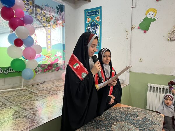 جشن یاوران انقلاب در دبستان شهید نوروزی ابرکوه