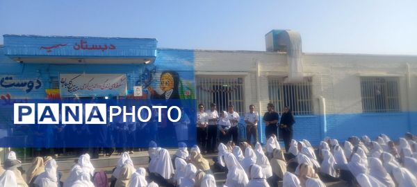 تجلیل  از پرستاران در دبستان سمیه 