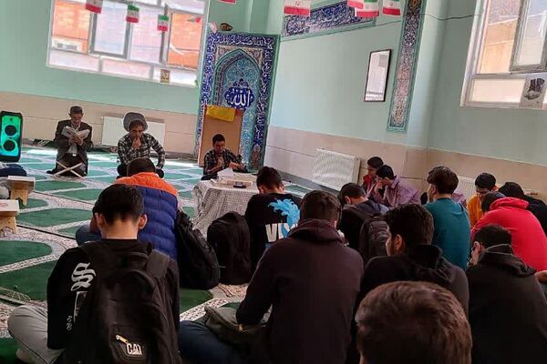 محفل انس با قرآن در مدارس رودهن به یاد سیدحسن نصرالله 