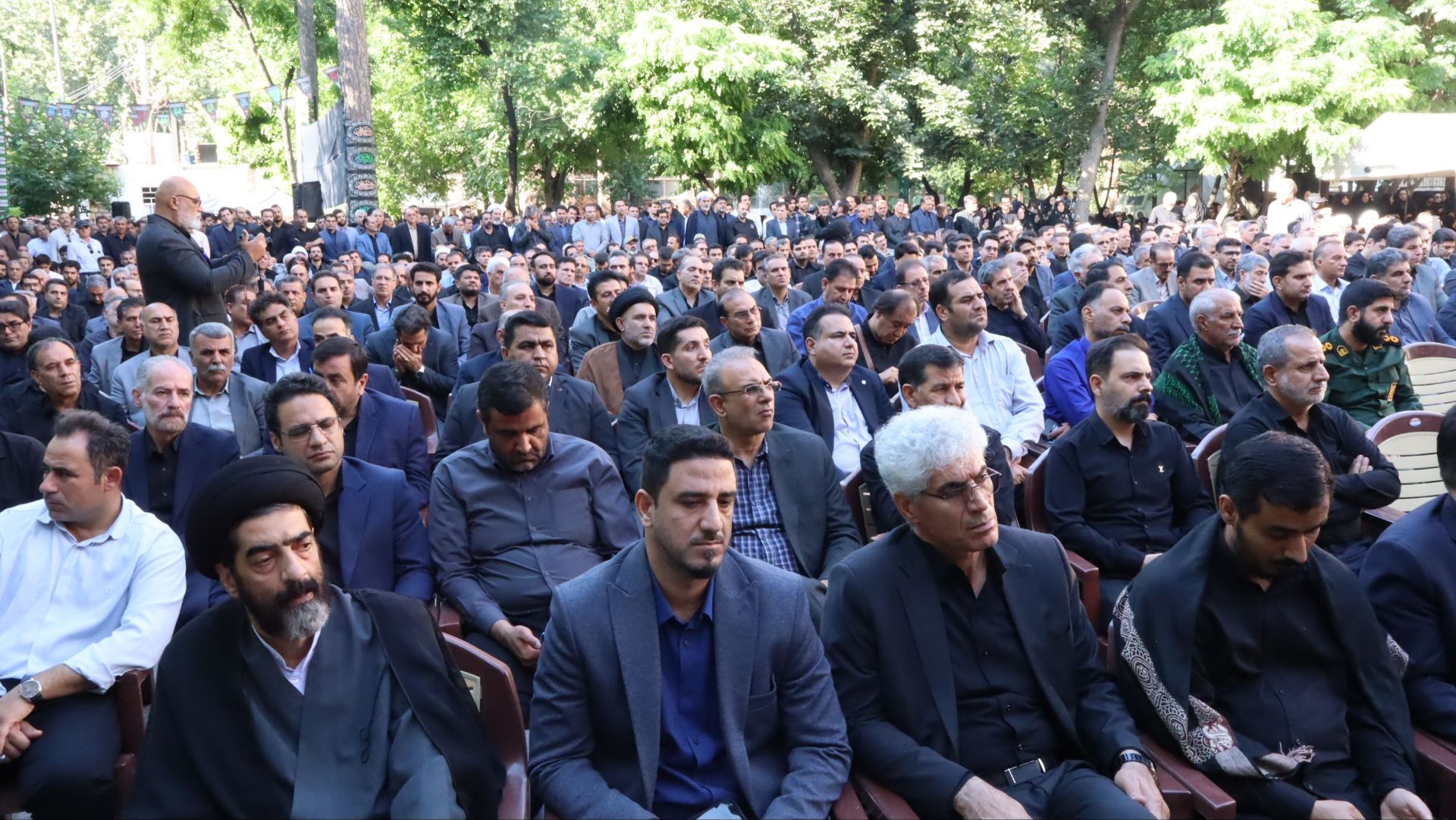 وداعِ اشک‌آلودِ هزاران فرهنگی با رهبرِ شهیدِ آسمانی