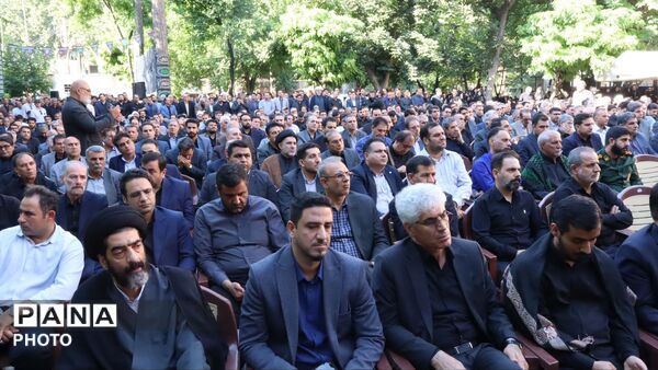 وداعِ اشک‌آلودِ هزاران فرهنگی با رهبرِ شهیدِ آسمانی