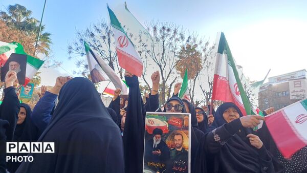  بانوان خرم‌آبادی برای دفاع از وطن برخاستند